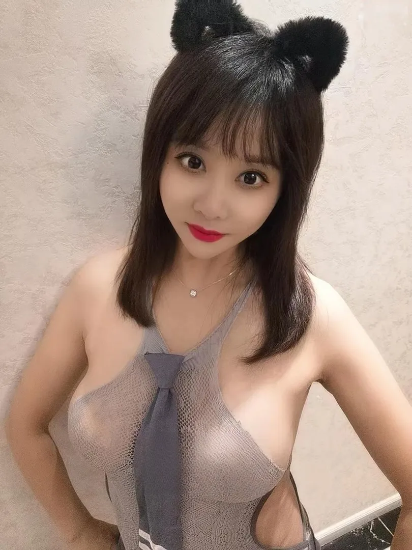 大蜜桃臀小柳岩