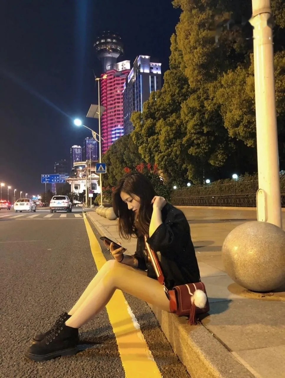 身材前凸后翘