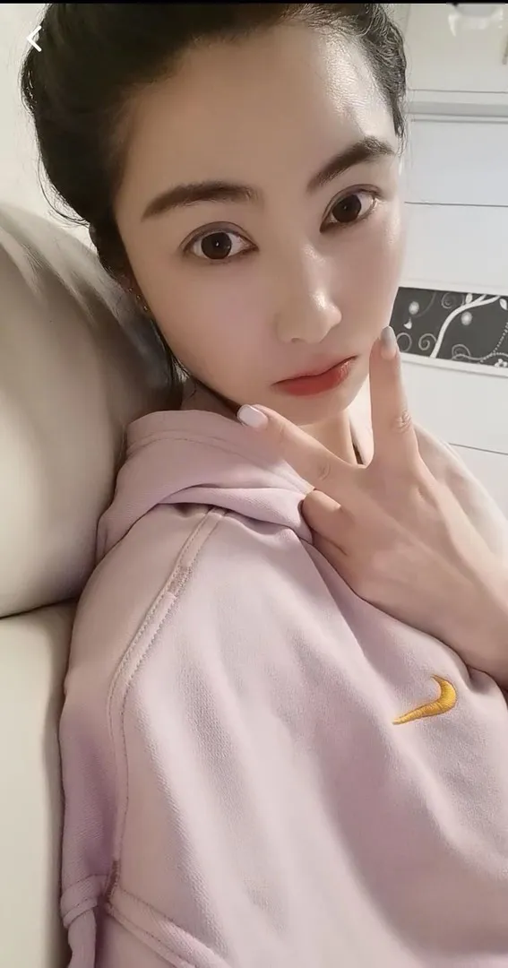 夫子庙前凸后翘娜娜