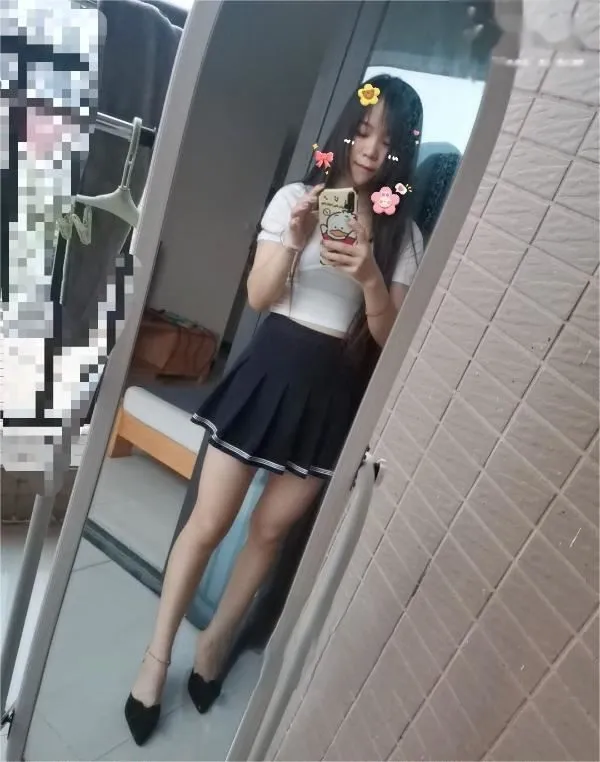 小巧玲珑jk装妮子