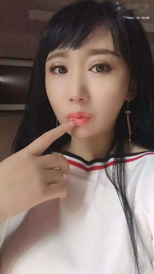 雁塔巨乳骚妇露露