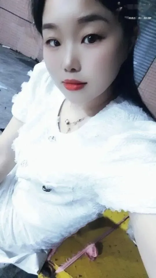 丰满大胸妹