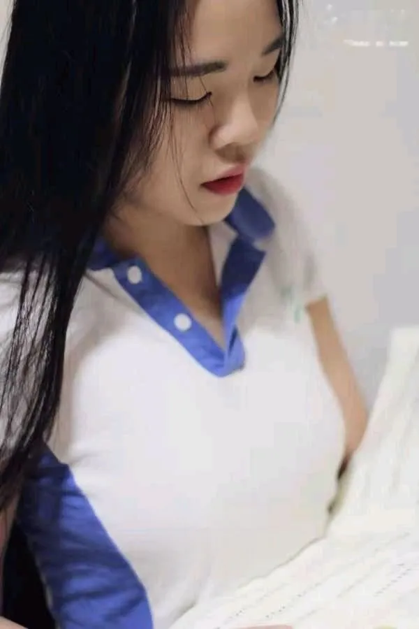 德华村少妇李雨睛，各种制服诱惑
