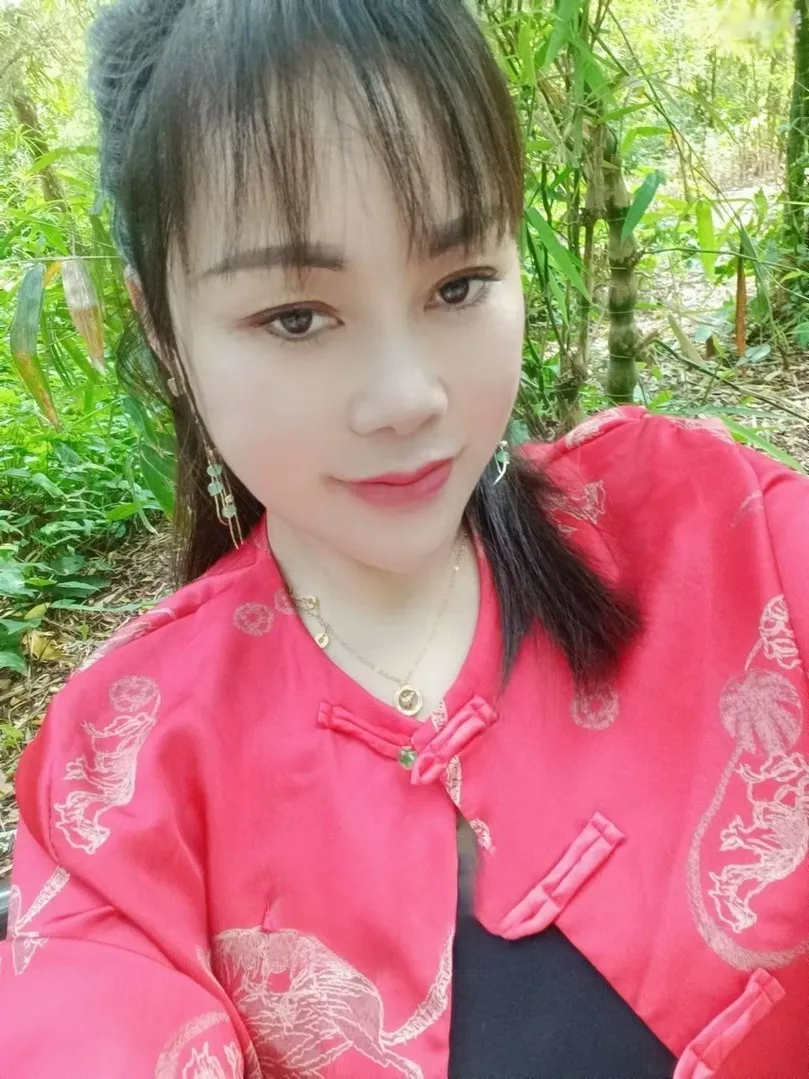 丰满大胸女