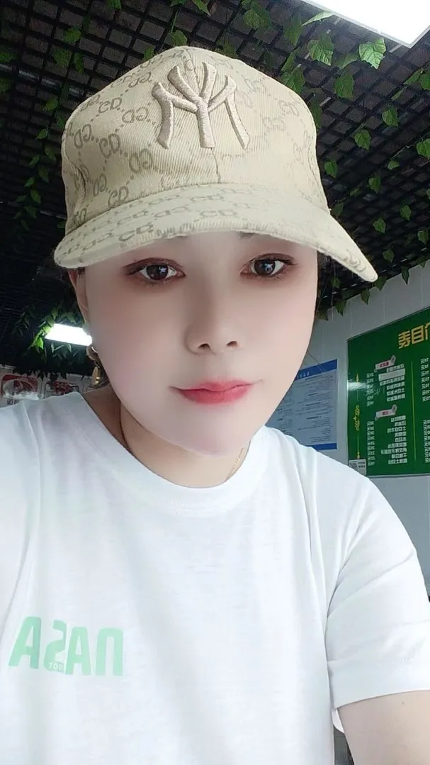 丰满大胸女
