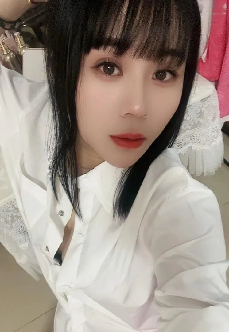 深圳妩媚丰满小少妇