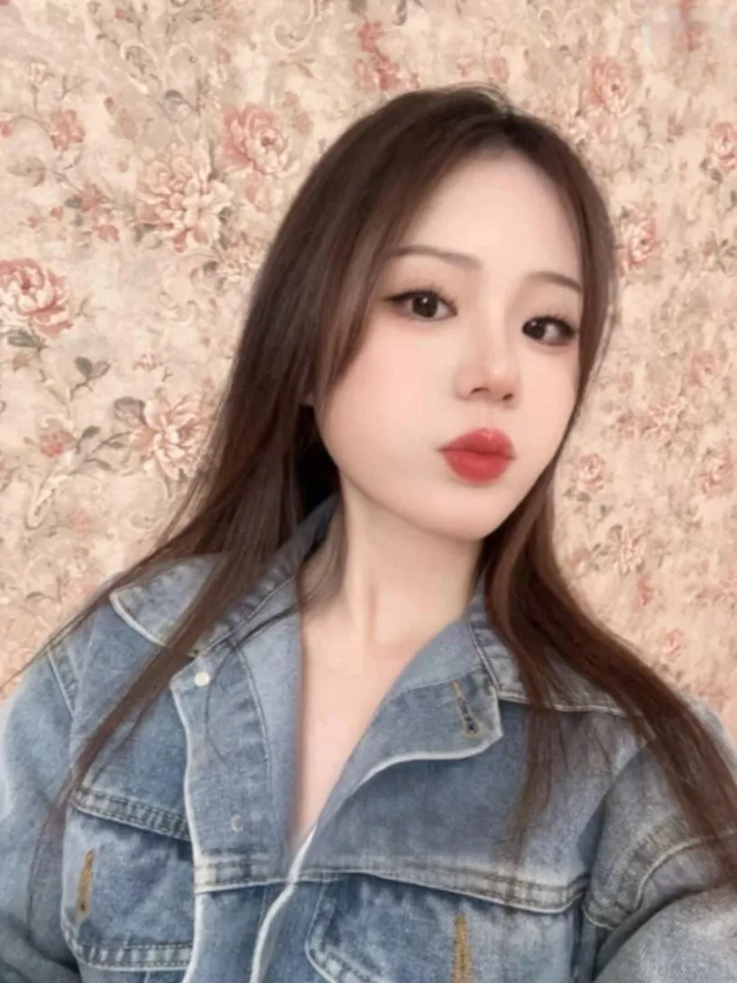 成都粉嫩小妹穴紧水多