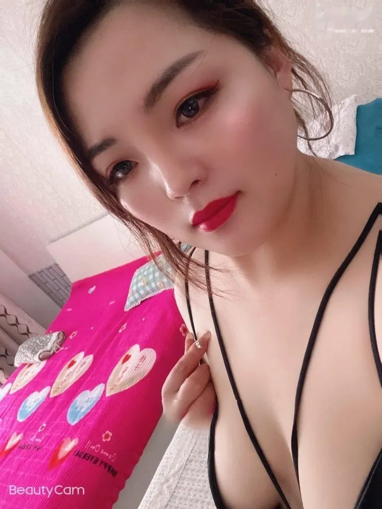 丰满大胸诱惑小怡