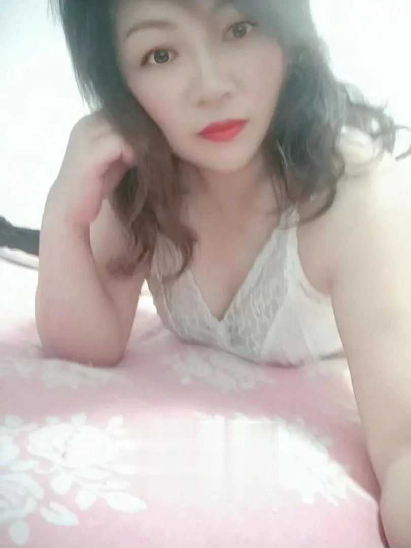 丰满迷人的骚妇
