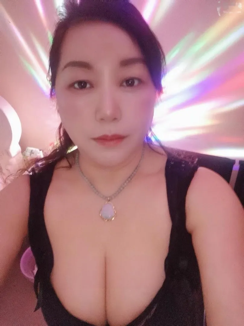 沙区金沙国际大胸熟女
