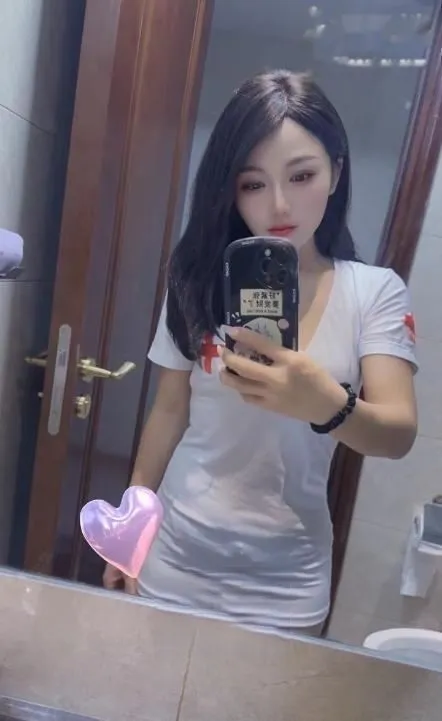 风骚大胸骚小姐姐