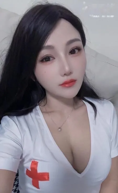 风骚大胸骚小姐姐
