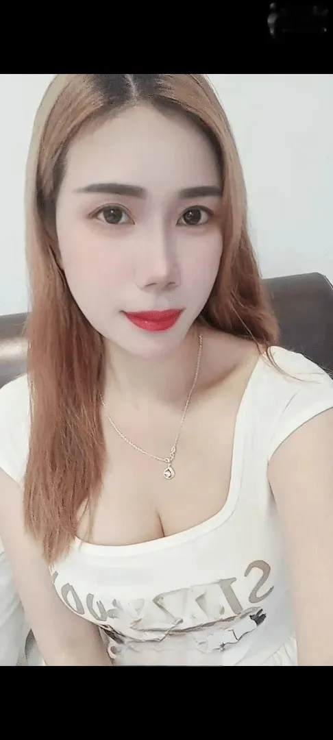 大胸骚浪小骚货