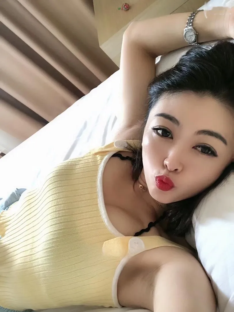 风情小颖