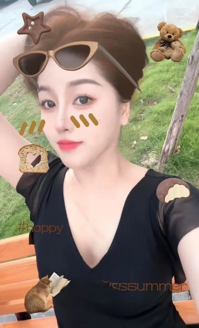 细腰大乳房的欲女