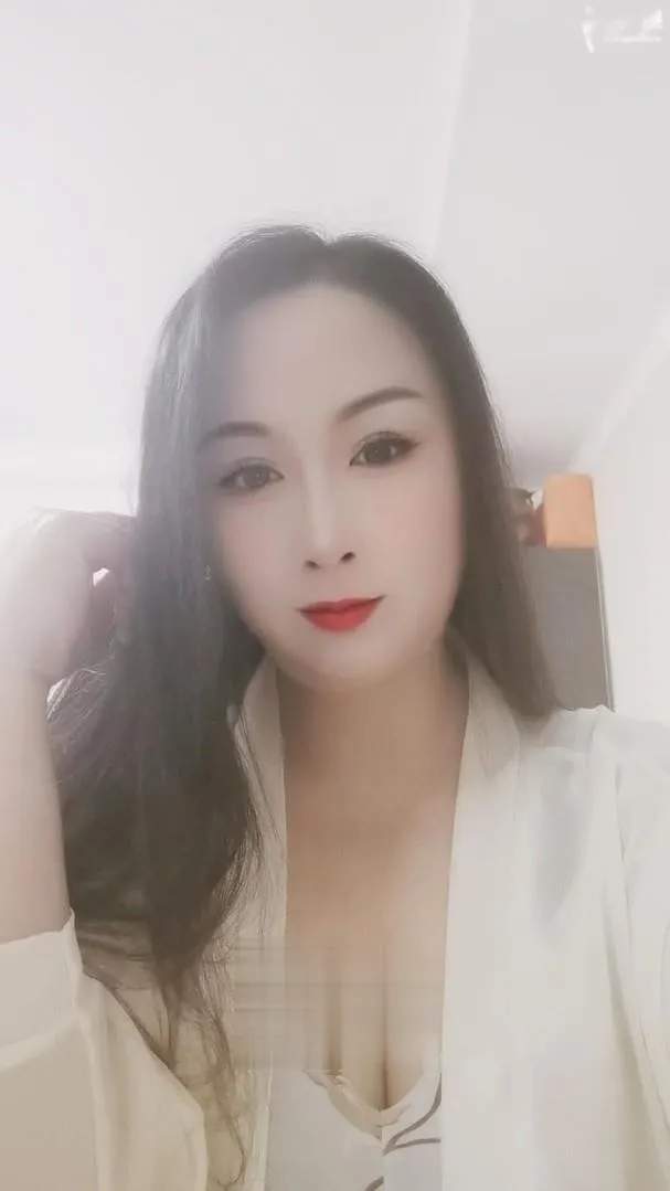 龙华D奶小雅