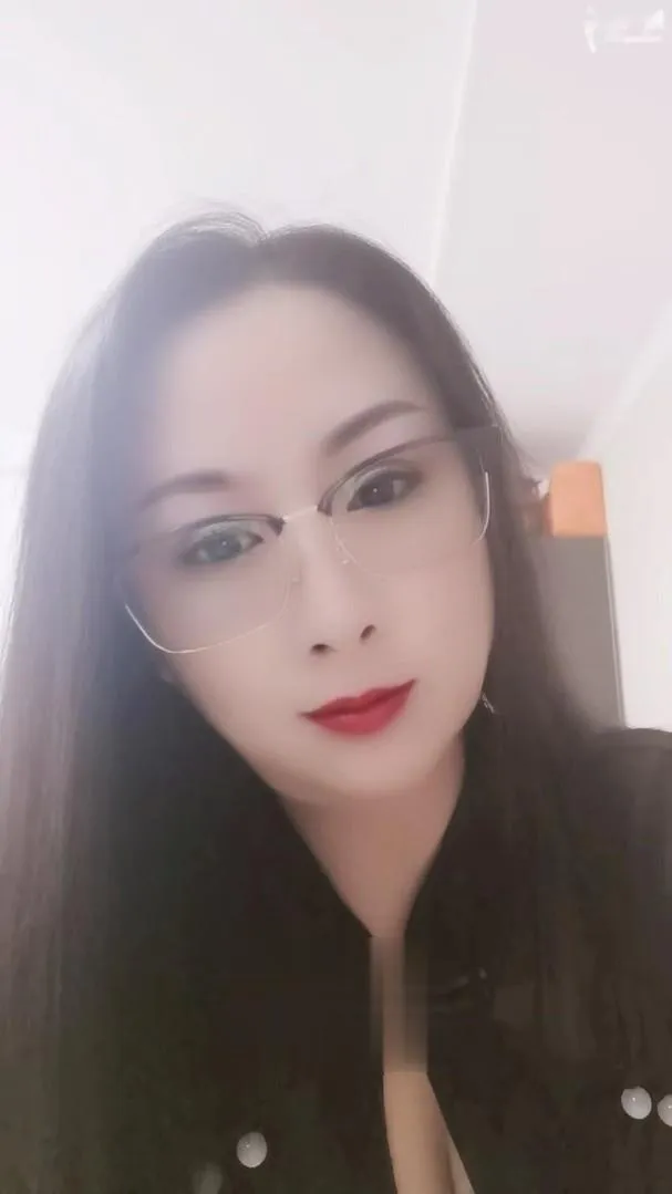 龙华D奶小雅
