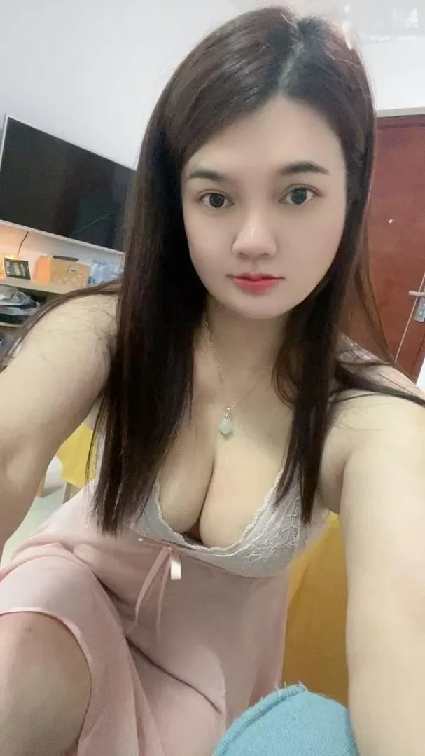 南山丰满海臀妹