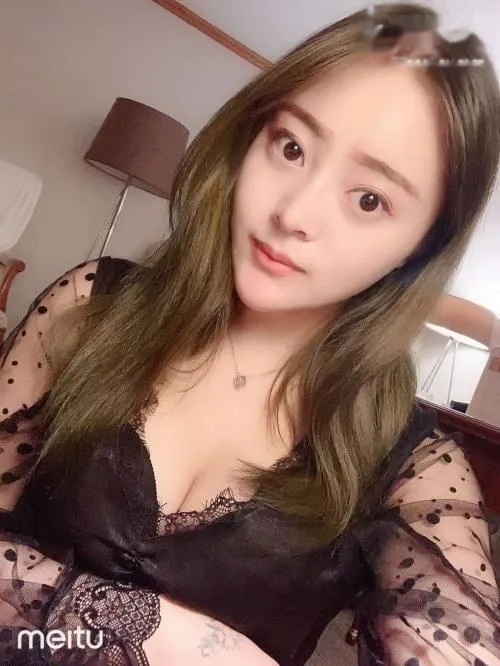 真胸妹子黑丝服务