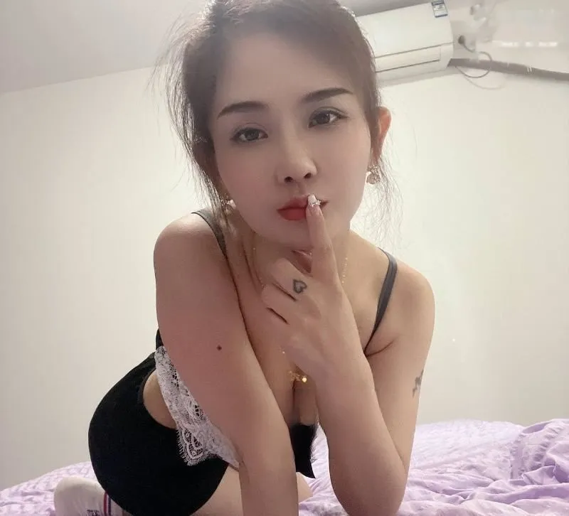 性感妩媚嫩穴妹子