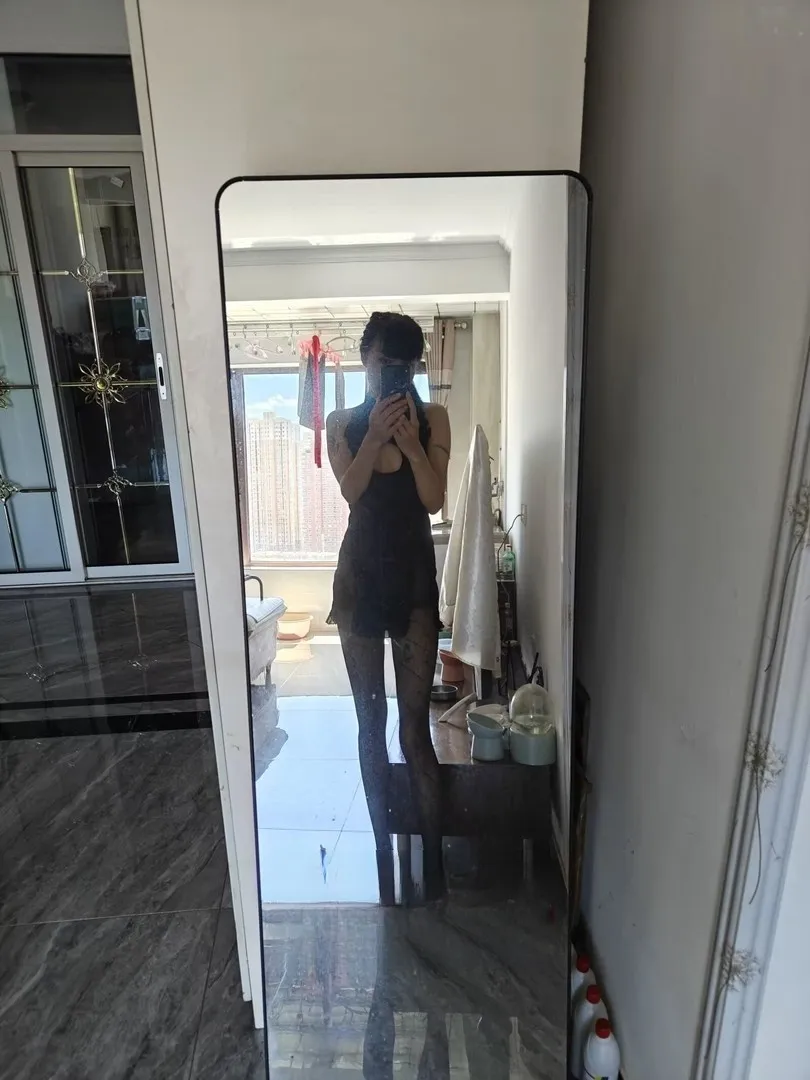 高挑身材辣妹子