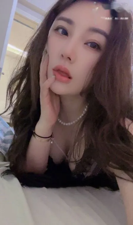 【被举报高额充值无服务】闷骚大奶妹子水多
