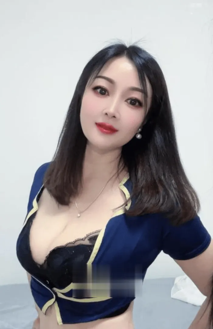无锡前凸后翘的巨乳女神