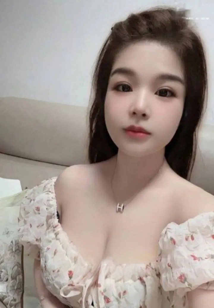 气质美女逼紧花样多