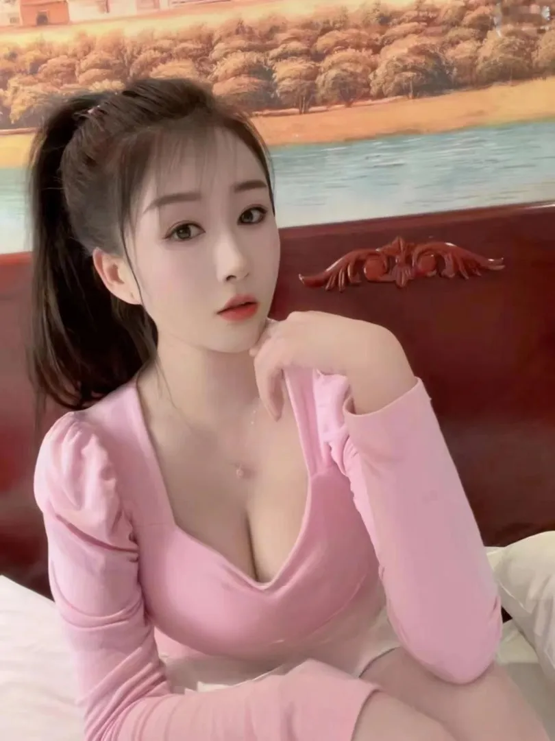 鼓楼风骚大胸小姐姐