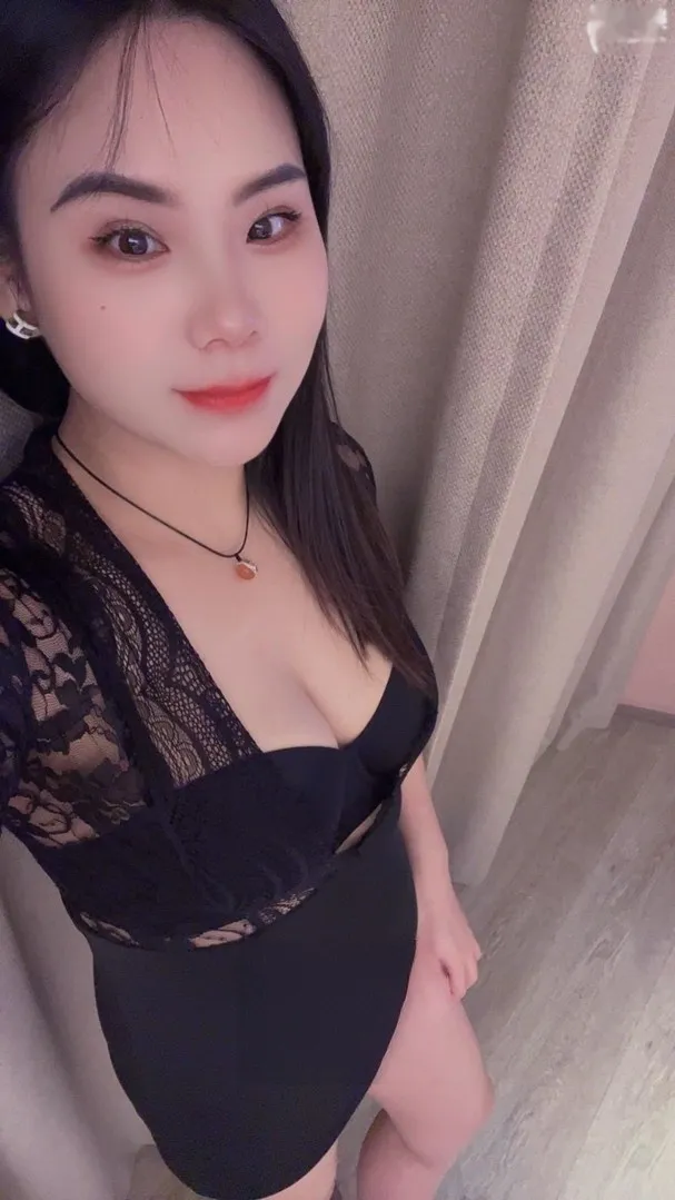 双飞姐妹琪琪琳琳