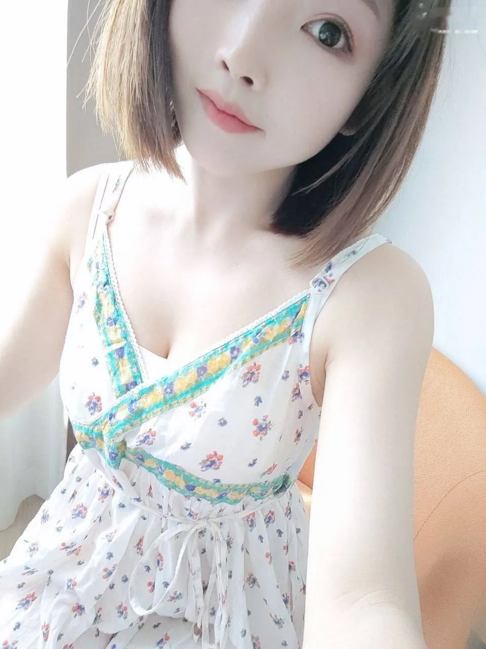 瘦小身材粉嫩小胸白虎妹妹(真人)