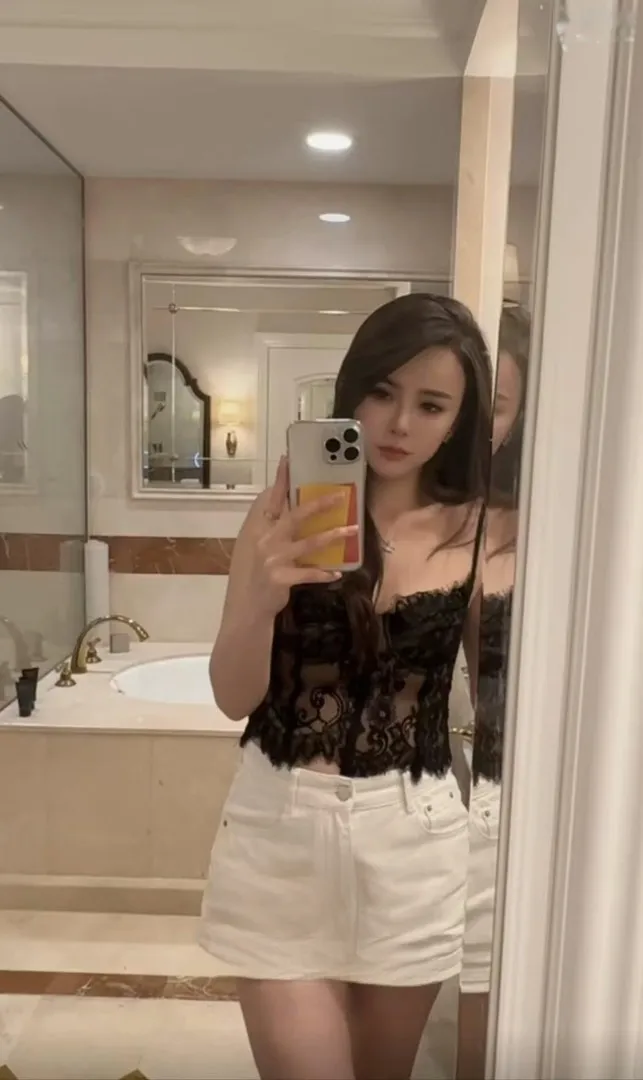 罗湖丰满大奶美女
