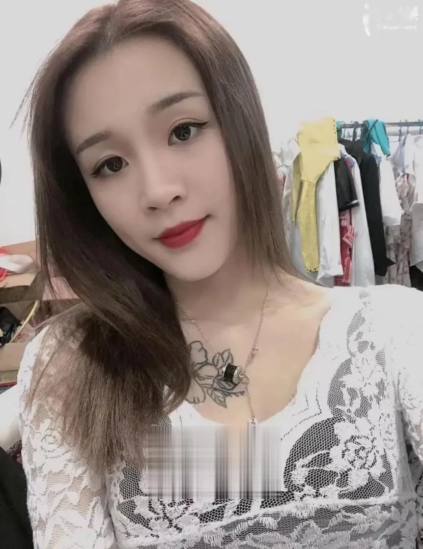 纹身轻少妇很会调情