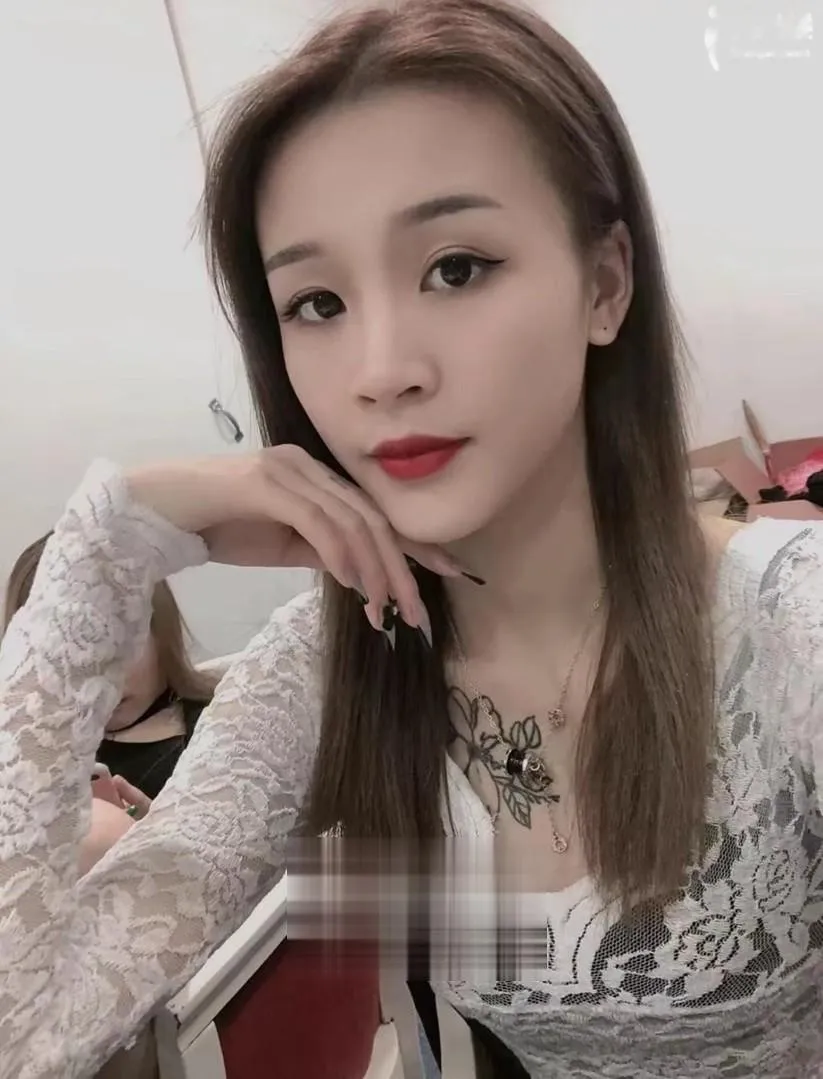 纹身轻少妇很会调情
