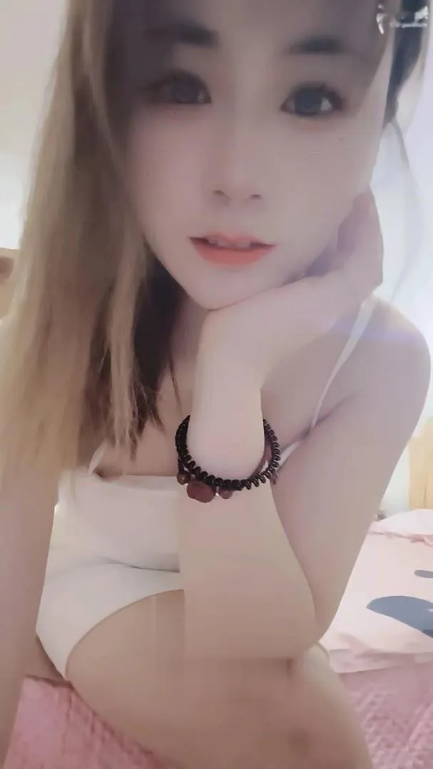 长相甜美玩的风骚的小少妇