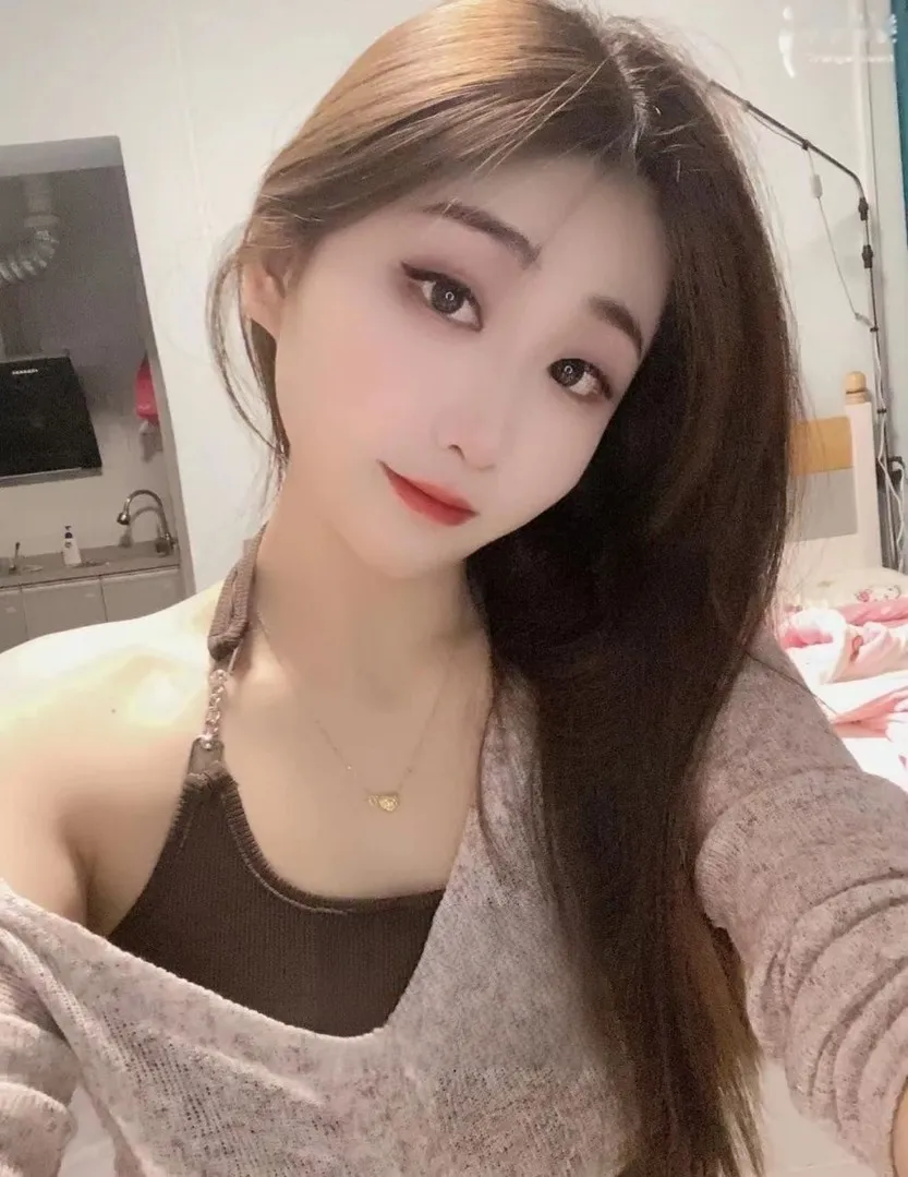 肌肤白如雪温柔少妇