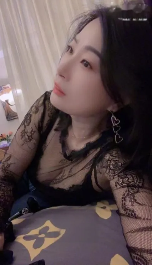 做完服务就来个后入