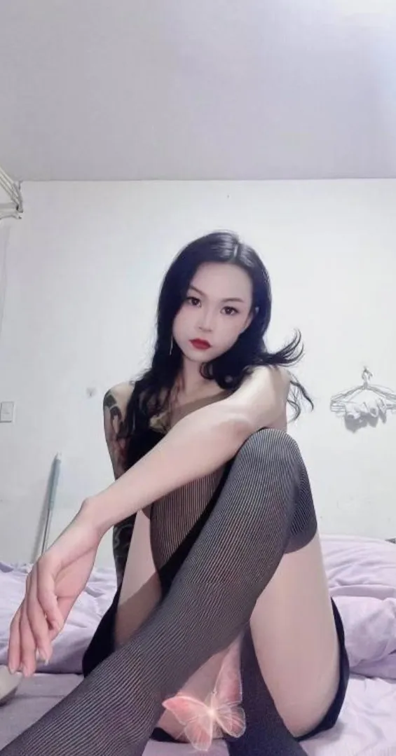 朝阳身材高挑尤物金金