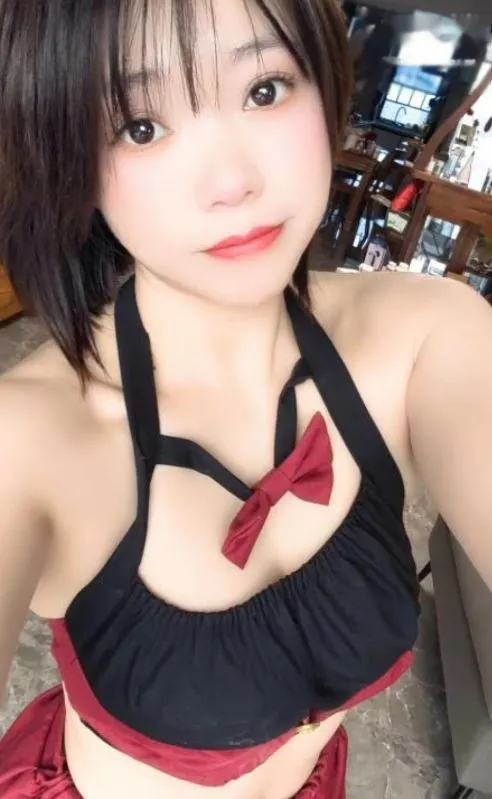 短发制服性感美女
