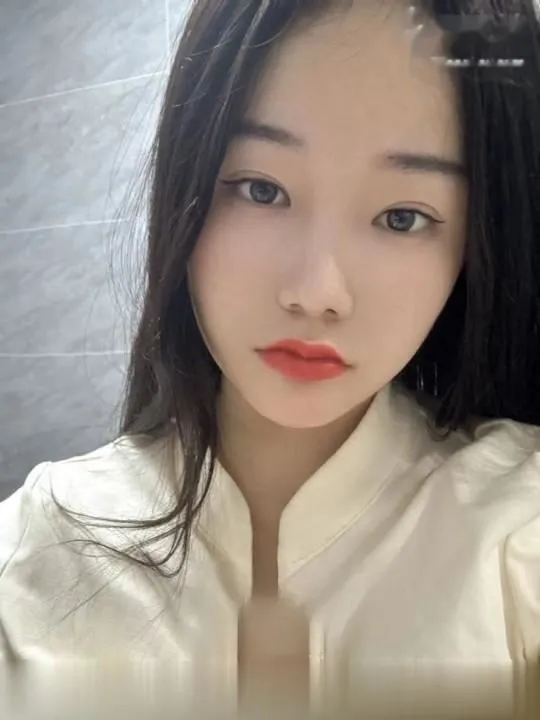 日照性感大胸妹