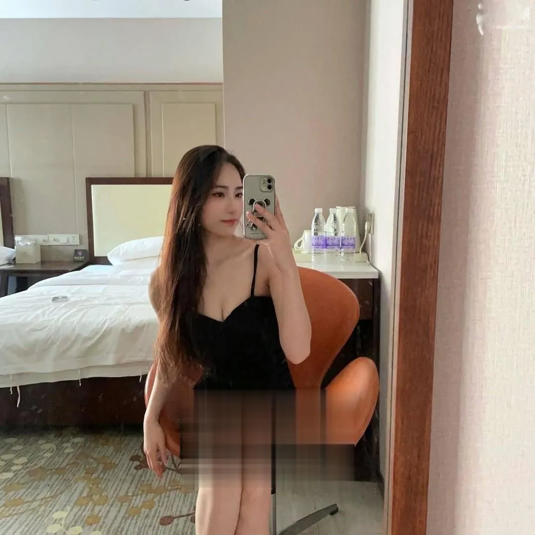 靓丽大胸长腿妹妹