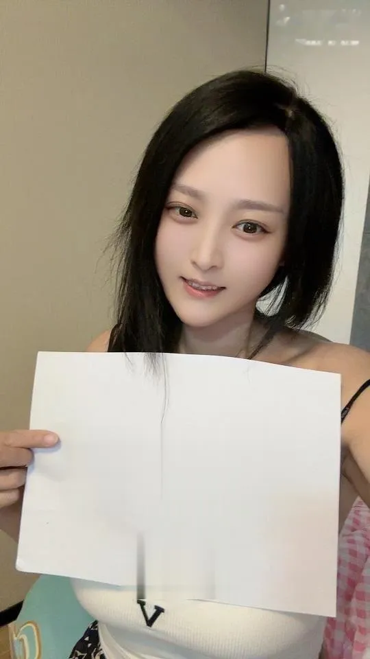 白云贝贝 咪咪大的一个手抓不住