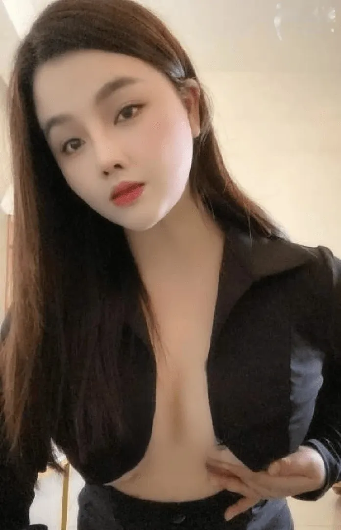 性感嫩妹兼职，自带公寓