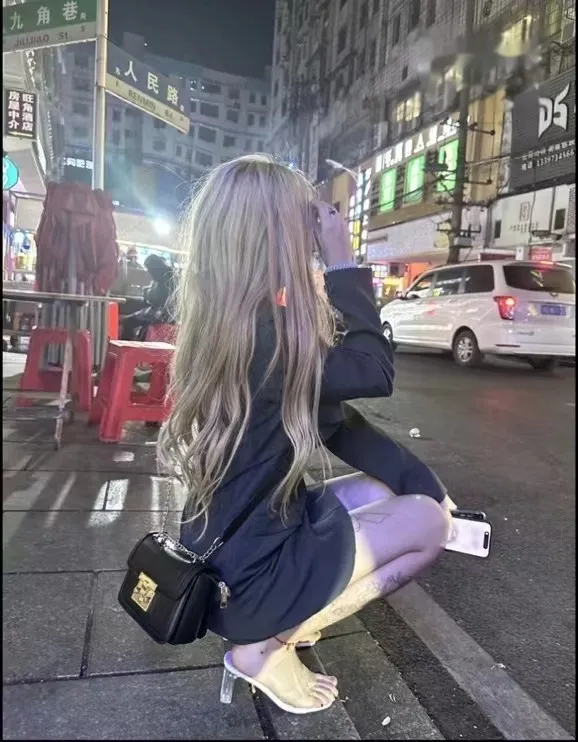 单纯漂亮年轻