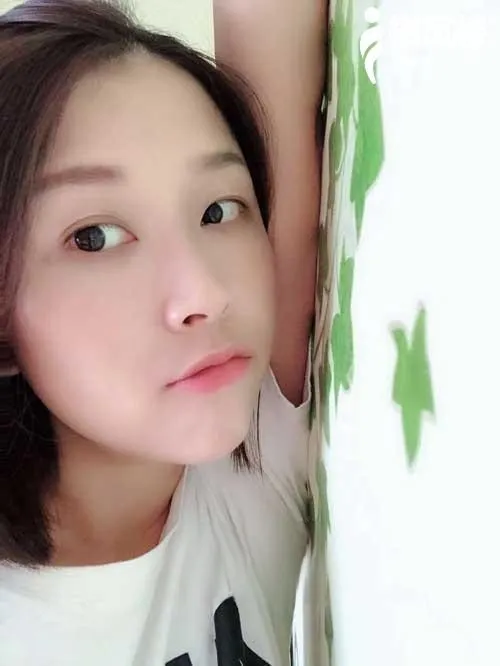 微坦巨乳骚货
