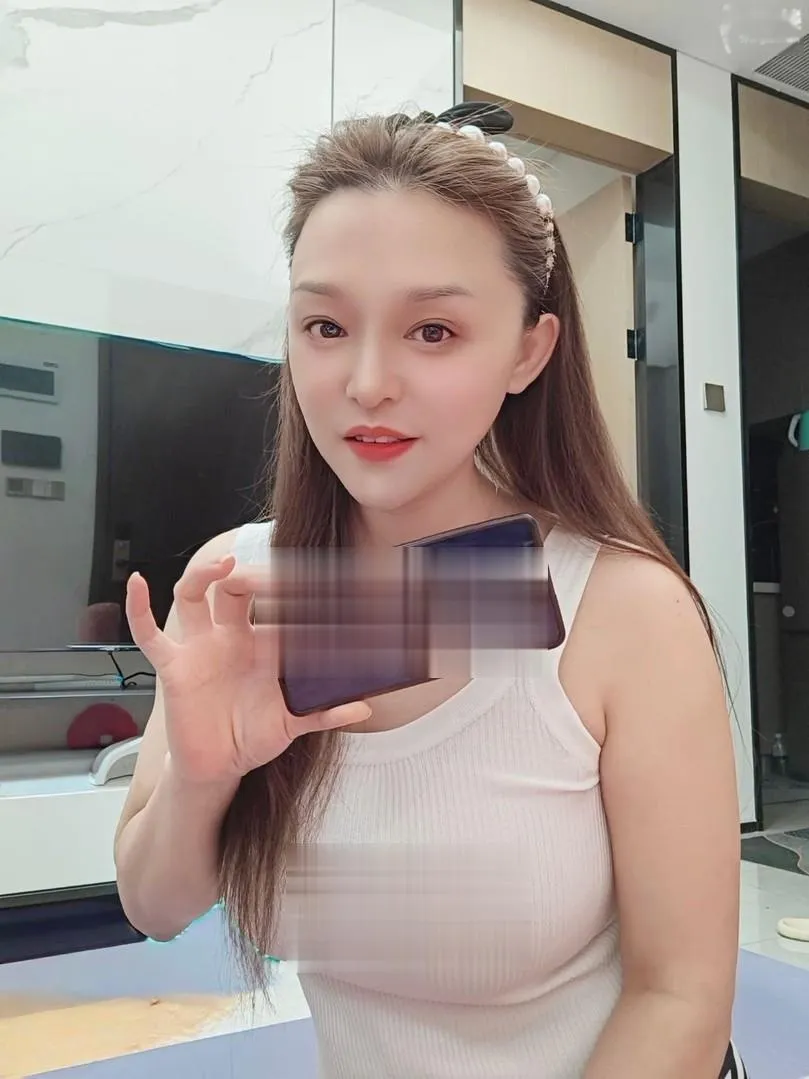 龙华大奶丹妮