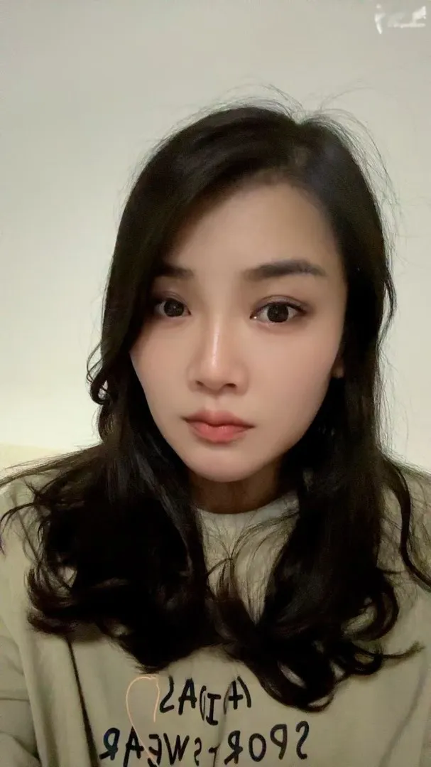 丰满肥臀小姐姐