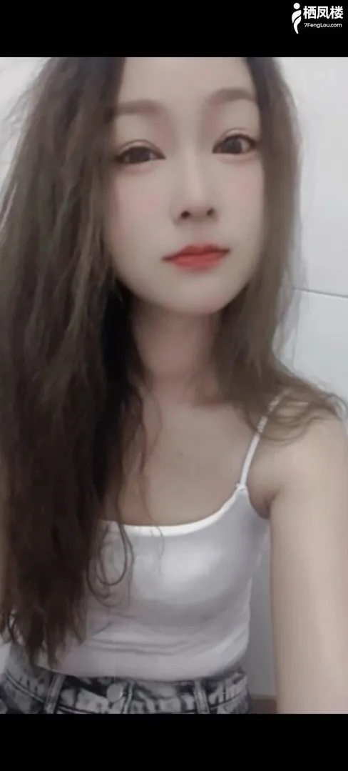 00年淫水超多会舞蹈的妹子 