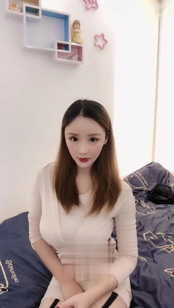 大奶性感包臀裙小御姐