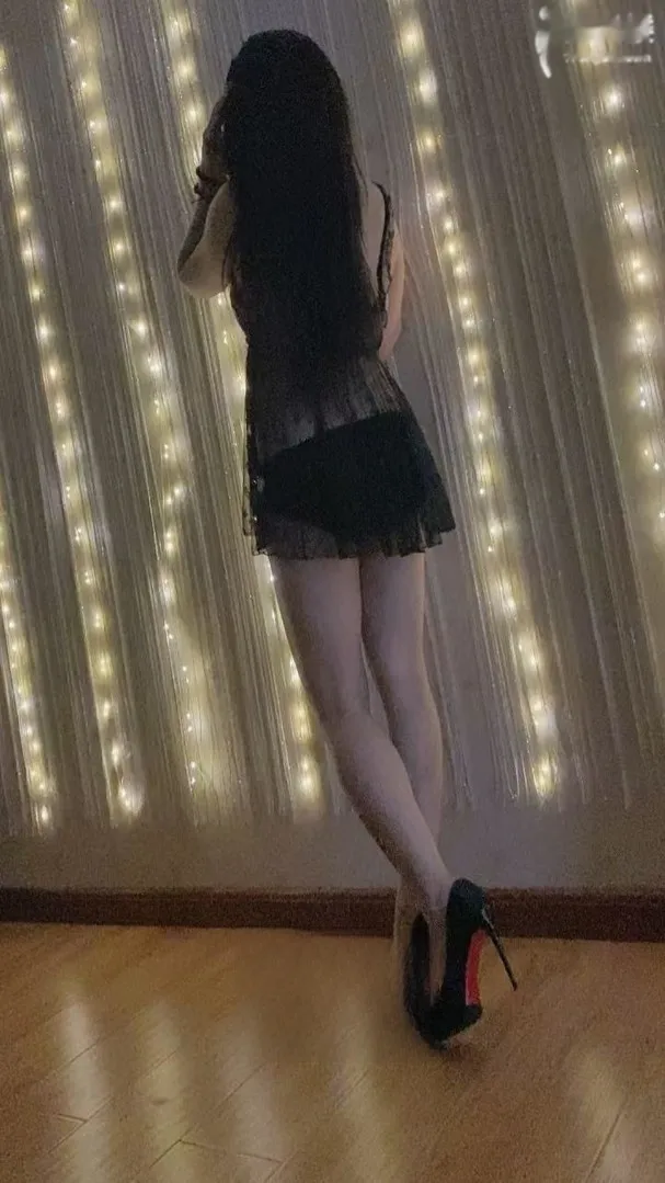 西青白嫩大屁股辣妹